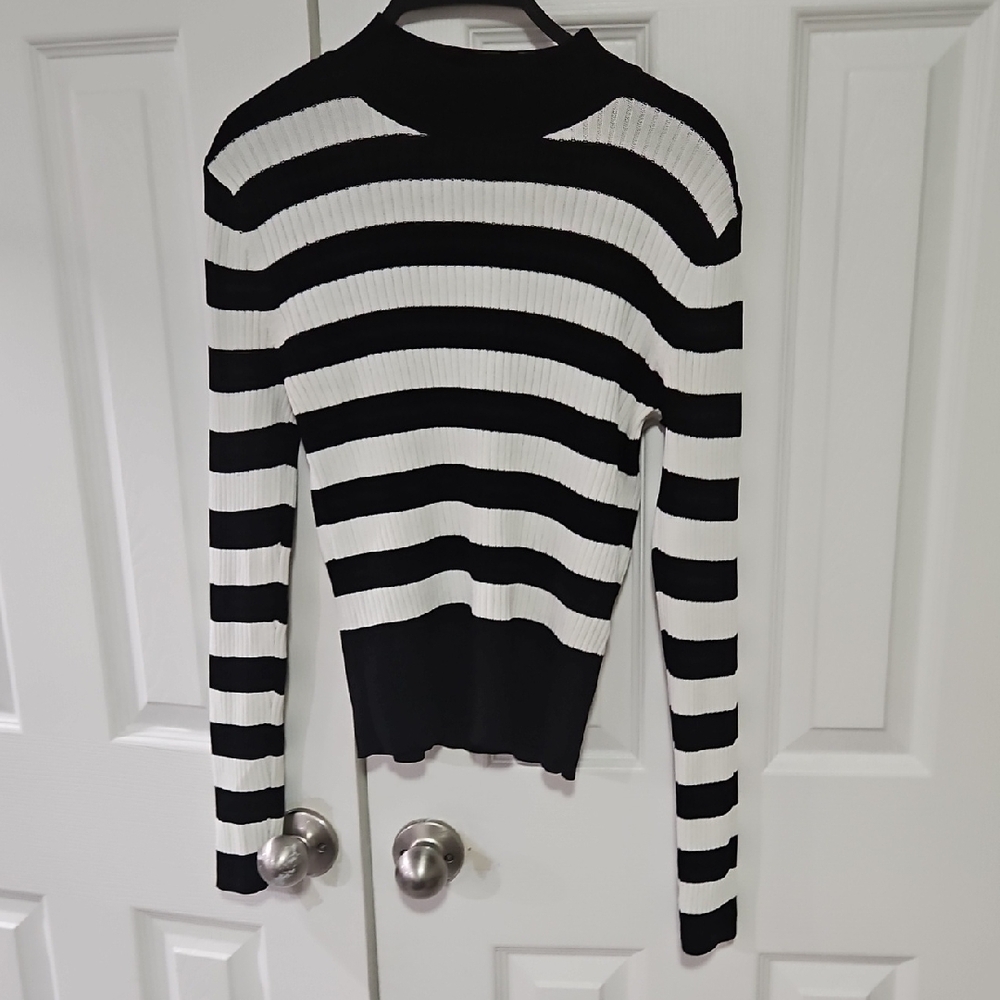 Gabrielle Union New York & Company Black and White Knit Top